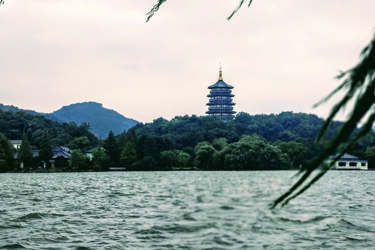 Hangzhou launches free accommodation program for young job seekers